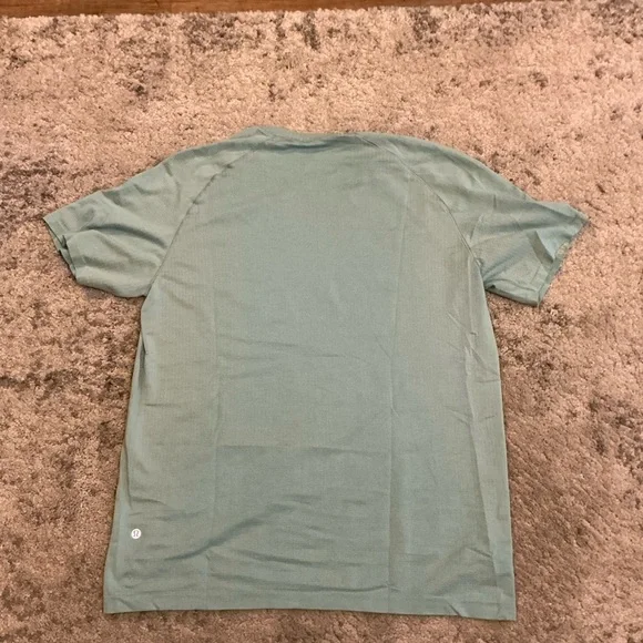 lululemon athletica Men's Short Sleeve Crew in Seafoam Metal Vent Tech - Picture 2 of 3